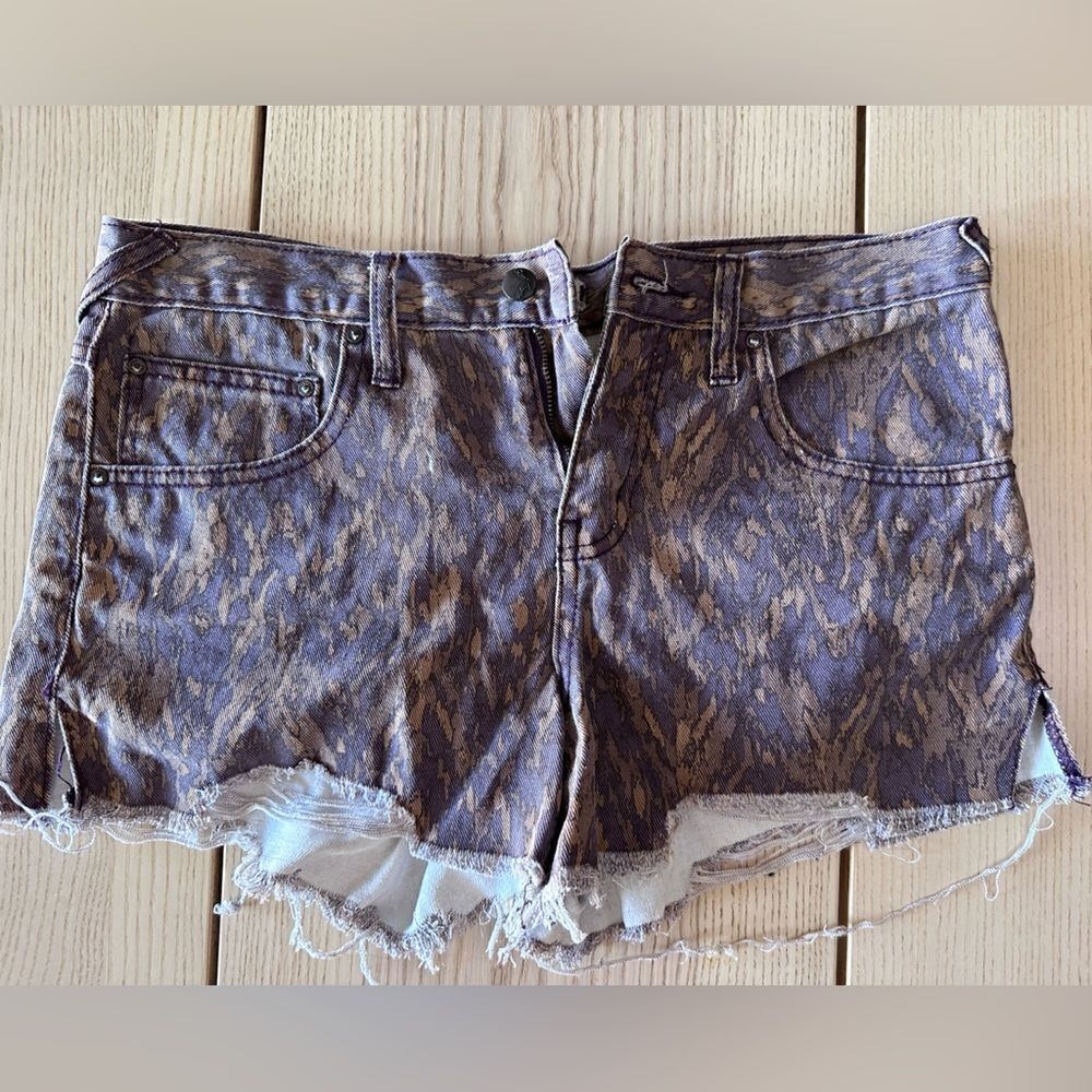 Free People Festival distressed tie dye denim shorts purple and brown - Size 28